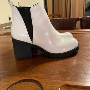 Dirty Laundry Booties. White. Never worn! Size 5.5